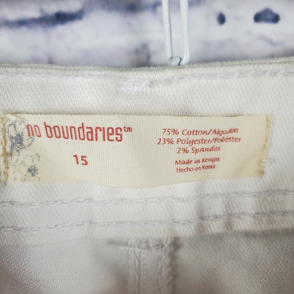 NWT No Boundaries 5 Pocket Capri Jeans, 15, White - Picture 4 of 13